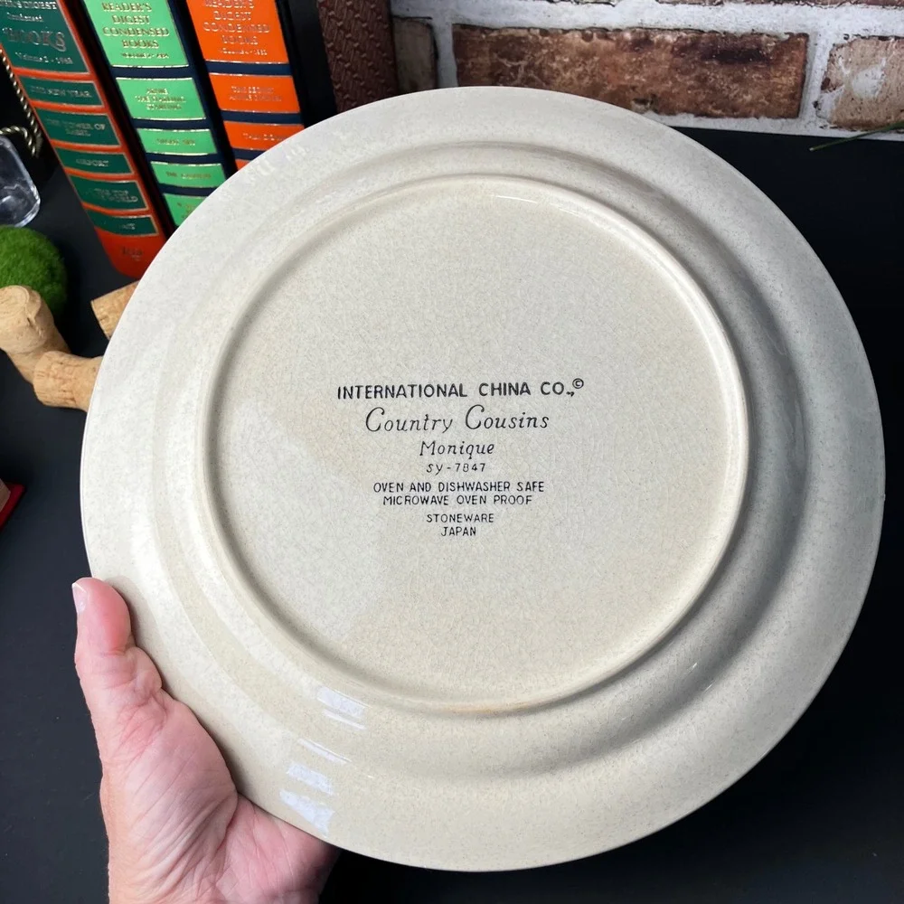 International China Co Monique Country Cousins Dinner Plates SY-7847 Set of 2